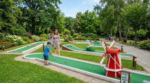 Eternitové minigolfové hřiště na koupališti Cihelna v Pardubicích